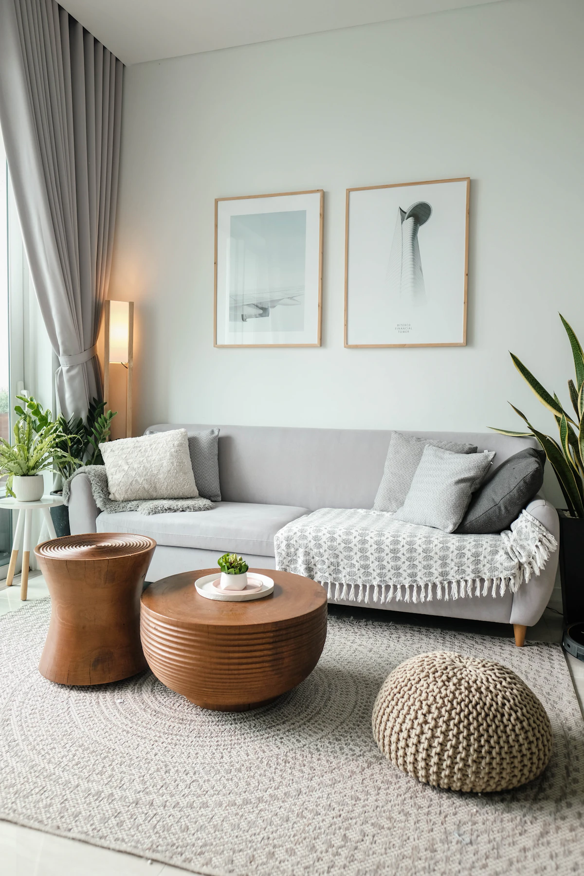 Apartamento remodelado com sala ampla, pavimento novo e paredes acabadas